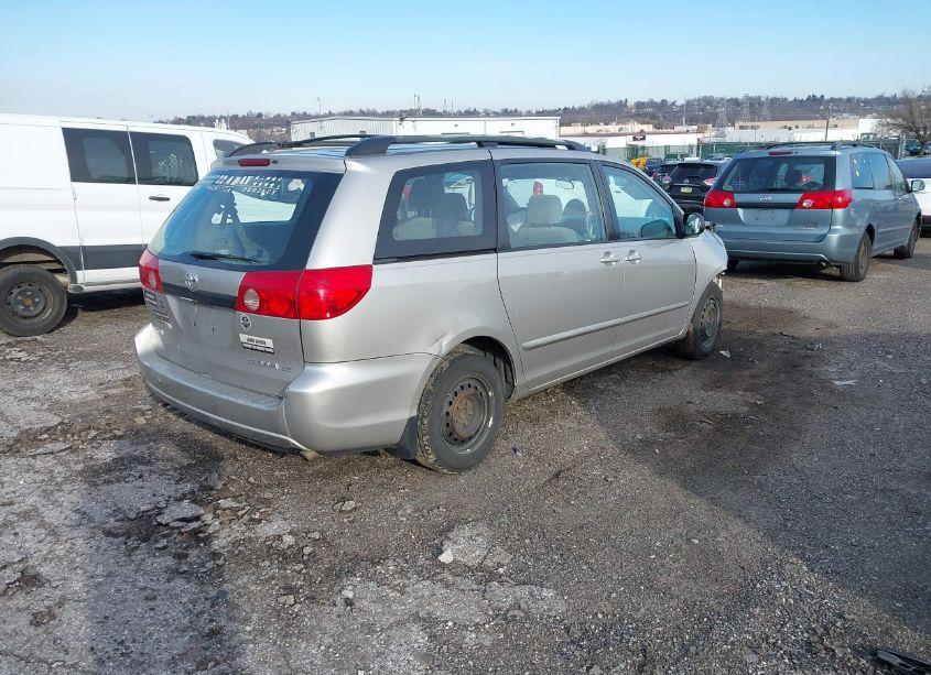 Photo 4 of 2007 Toyota Sienna CE (VIN 5TDZK23C27S051459)