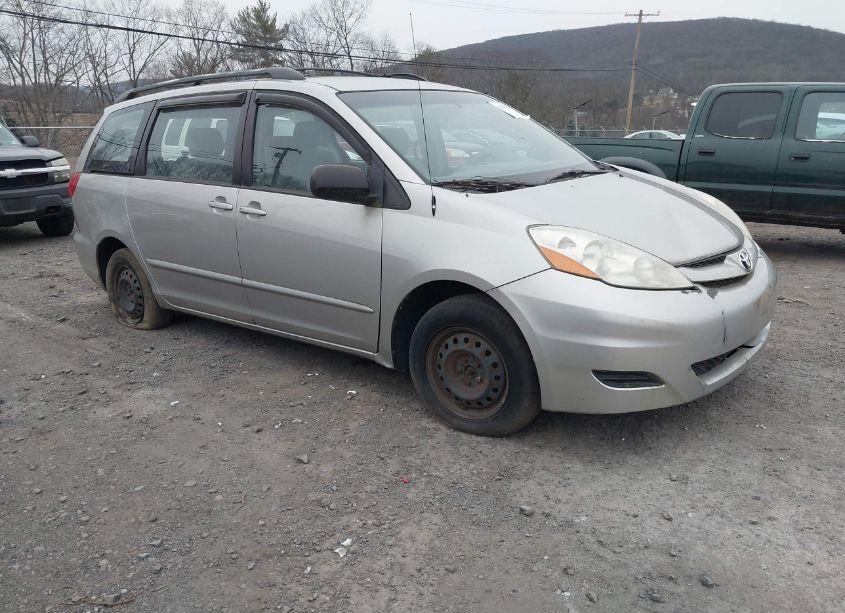 2007 Toyota Sienna CE (VIN 5TDZK23C27S061389) main photo