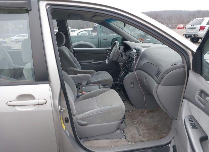 Photo 5 of 2007 Toyota Sienna CE (VIN 5TDZK23C27S061389)