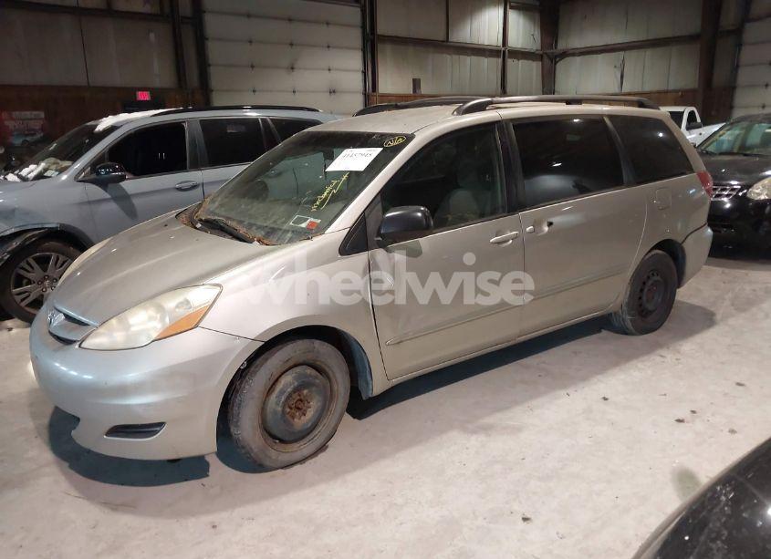 Photo 2 of 2007 Toyota Sienna LE (VIN 5TDZK23C27S074577)