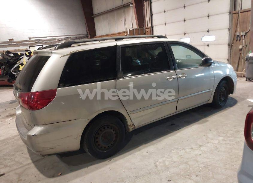 Photo 4 of 2007 Toyota Sienna LE (VIN 5TDZK23C27S074577)