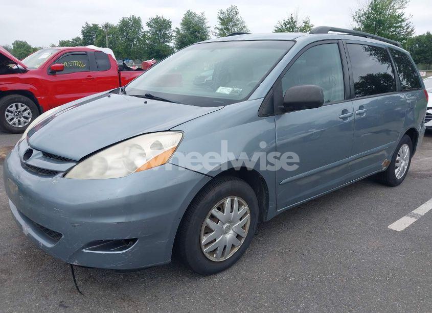 Photo 2 of 2007 Toyota Sienna LE (VIN 5TDZK23C27S084185)