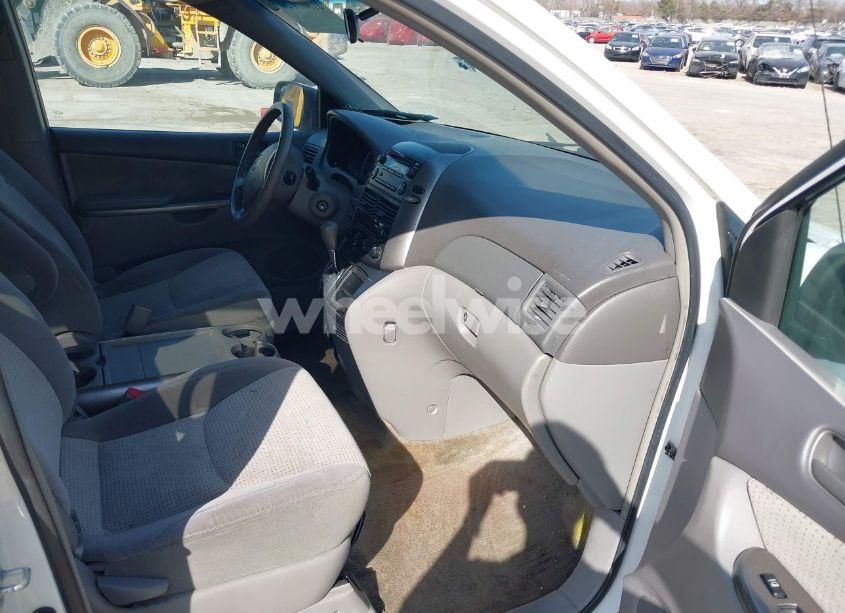 Photo 5 of 2008 Toyota Sienna LE (VIN 5TDZK23C28S132690)