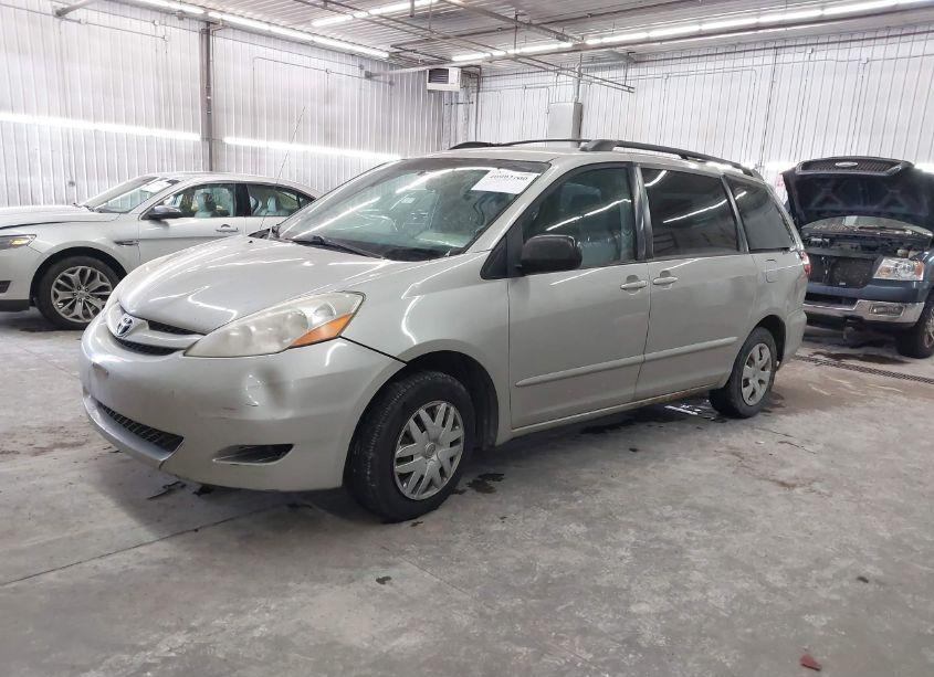 Photo 2 of 2008 Toyota Sienna LE (VIN 5TDZK23C28S170534)