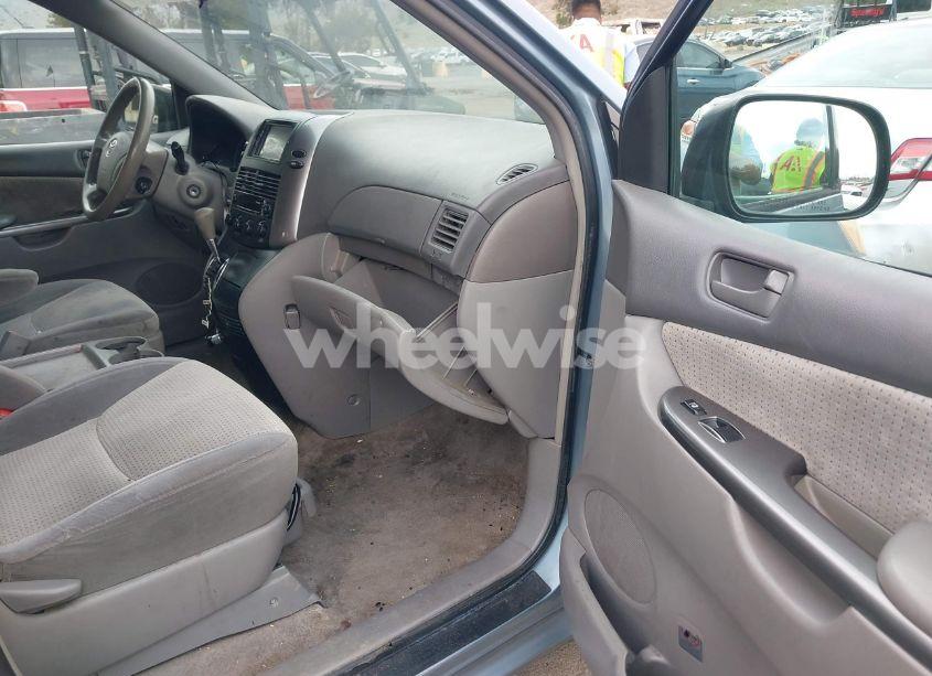 Photo 5 of 2008 Toyota Sienna LE (VIN 5TDZK23C28S188113)