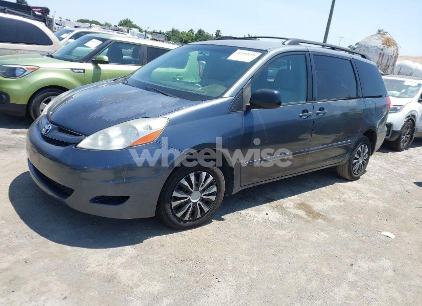 Photo 2 of 2009 Toyota Sienna LE (VIN 5TDZK23C29S256332)