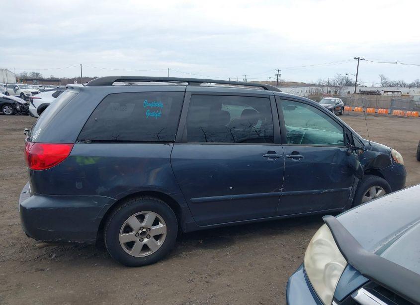 Photo 13 of 2007 Toyota Sienna LE (VIN 5TDZK23C37S010256)