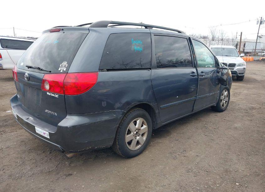 Photo 4 of 2007 Toyota Sienna LE (VIN 5TDZK23C37S010256)