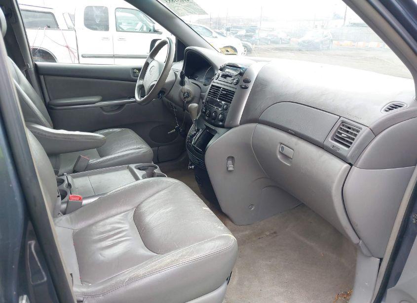 Photo 5 of 2007 Toyota Sienna LE (VIN 5TDZK23C37S010256)