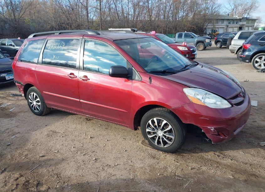 2007 Toyota Sienna LE (VIN 5TDZK23C37S011875) main photo