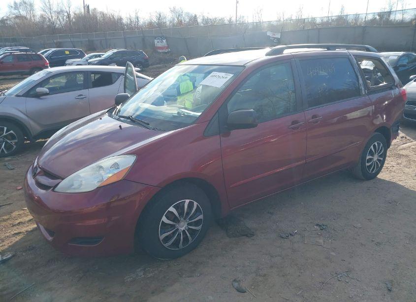 Photo 2 of 2007 Toyota Sienna LE (VIN 5TDZK23C37S011875)
