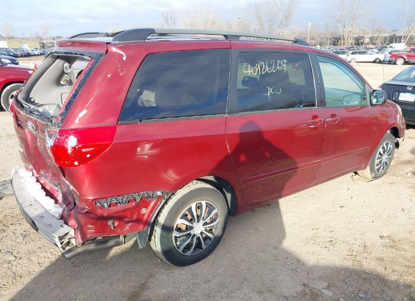 Photo 4 of 2007 Toyota Sienna LE (VIN 5TDZK23C37S011875)