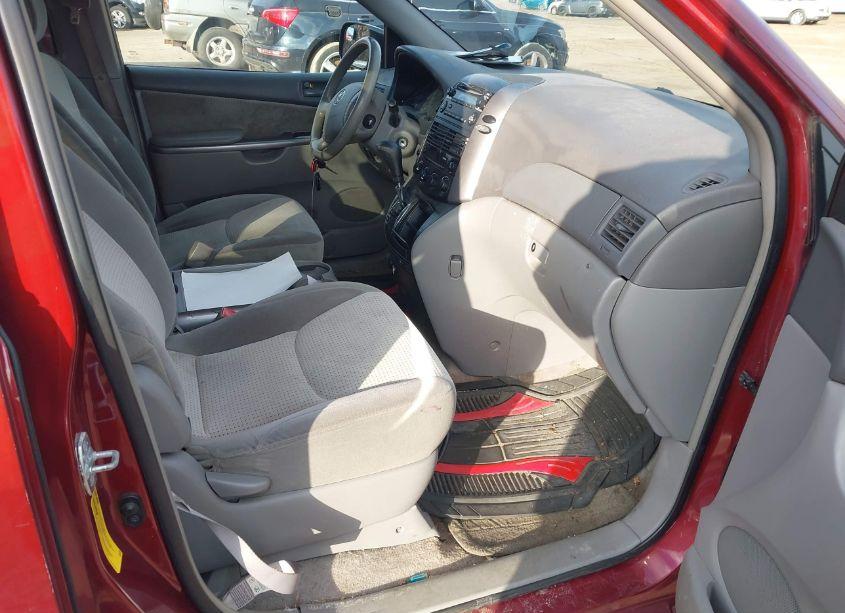 Photo 5 of 2007 Toyota Sienna LE (VIN 5TDZK23C37S011875)