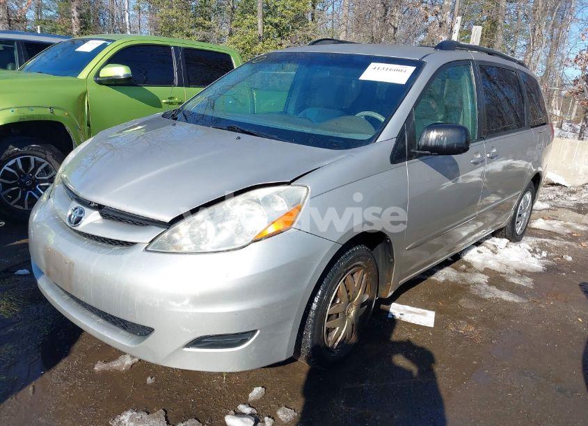 Photo 2 of 2007 Toyota Sienna LE (VIN 5TDZK23C37S018583)