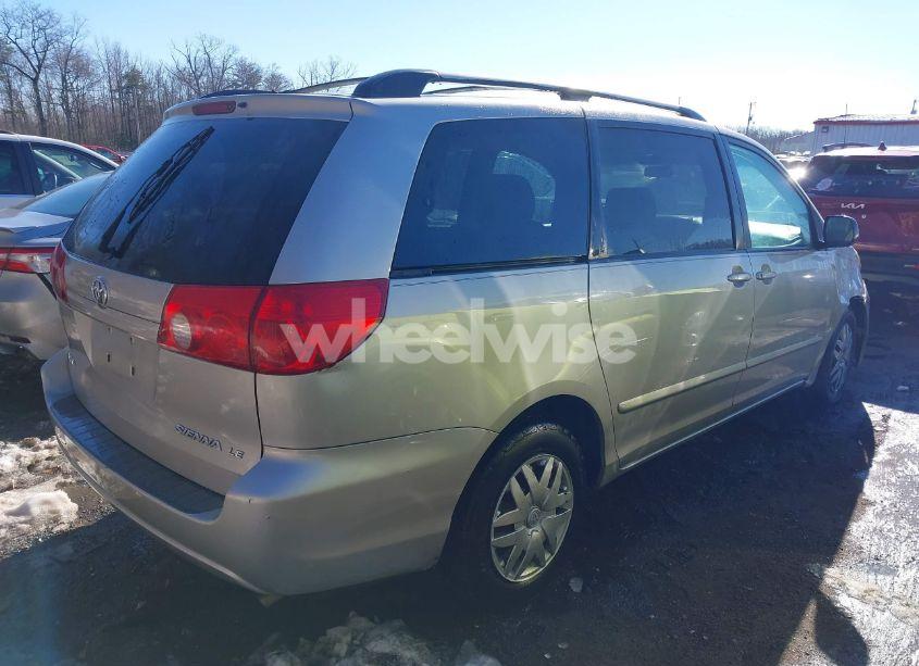 Photo 4 of 2007 Toyota Sienna LE (VIN 5TDZK23C37S018583)