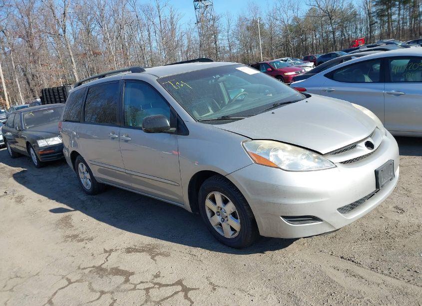 2007 Toyota Sienna LE (VIN 5TDZK23C37S024495) main photo