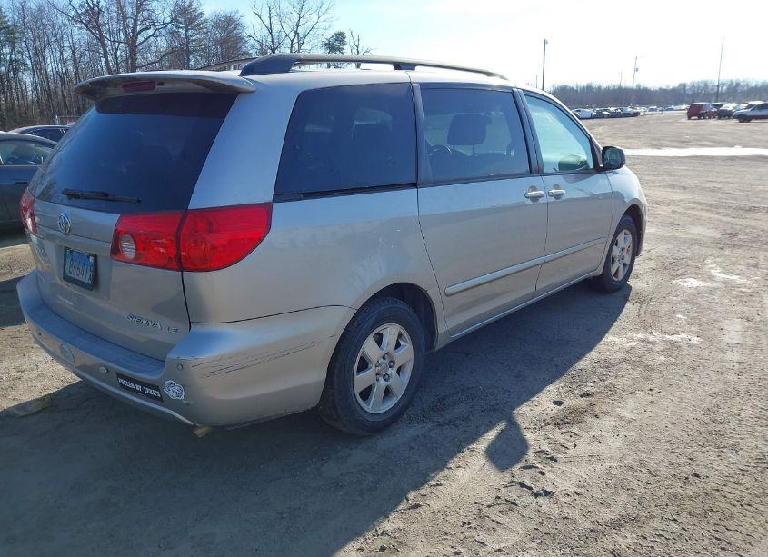 Photo 4 of 2007 Toyota Sienna LE (VIN 5TDZK23C37S024495)