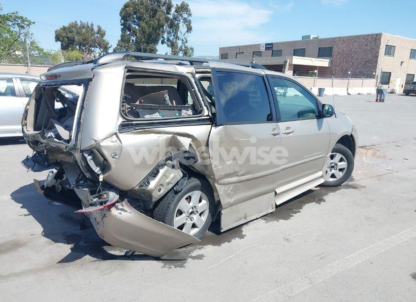 Photo 4 of 2007 Toyota Sienna LE (VIN 5TDZK23C37S028658)