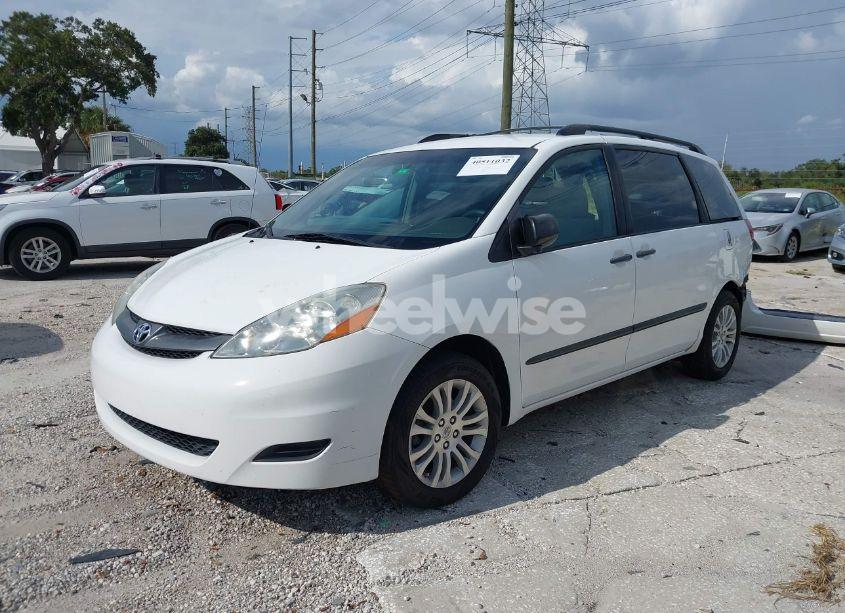Photo 2 of 2007 Toyota Sienna LE (VIN 5TDZK23C37S032533)