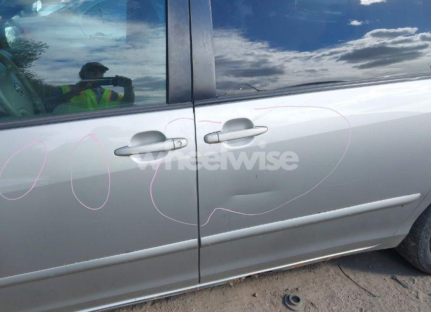 Photo 13 of 2007 Toyota Sienna LE (VIN 5TDZK23C37S035447)