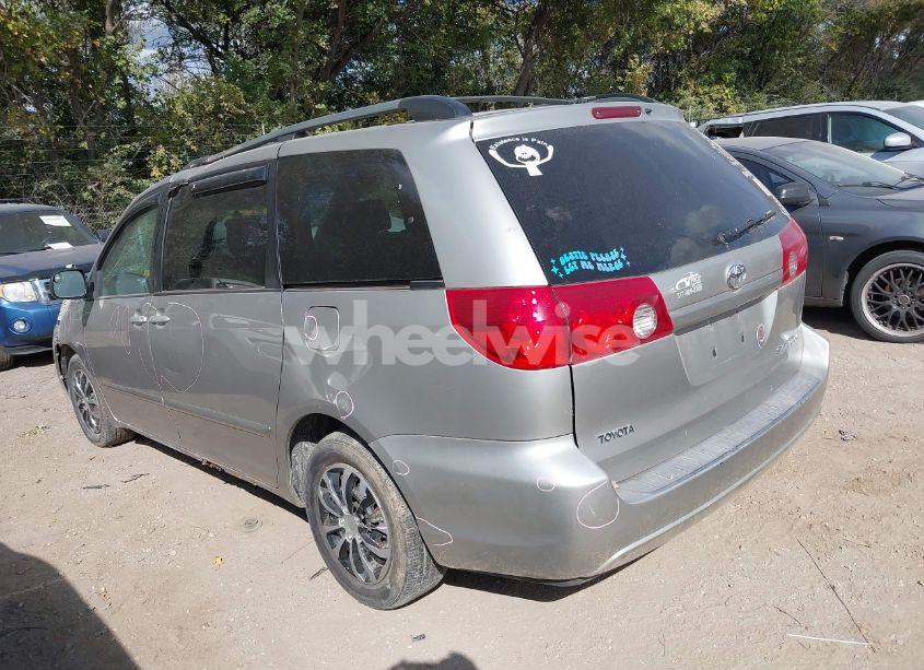 Photo 3 of 2007 Toyota Sienna LE (VIN 5TDZK23C37S035447)