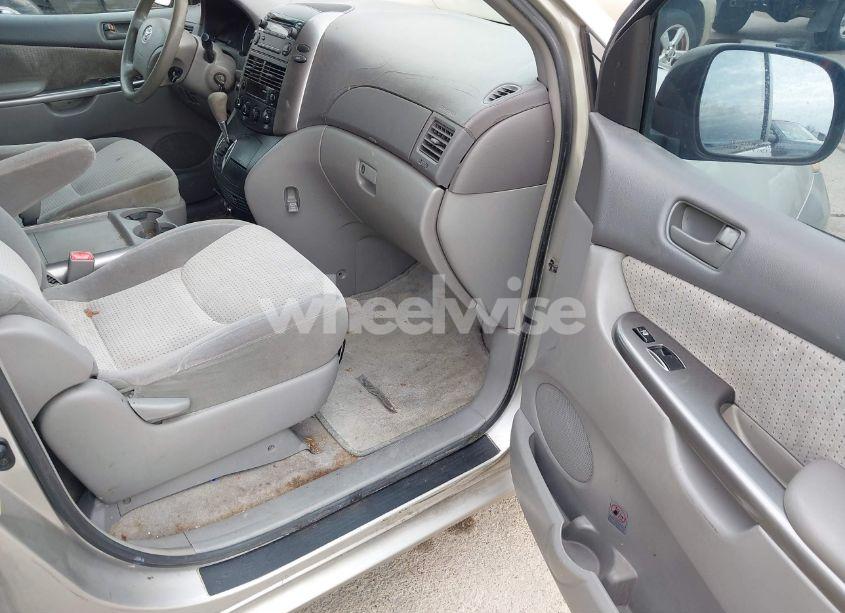 Photo 5 of 2007 Toyota Sienna LE (VIN 5TDZK23C37S042205)