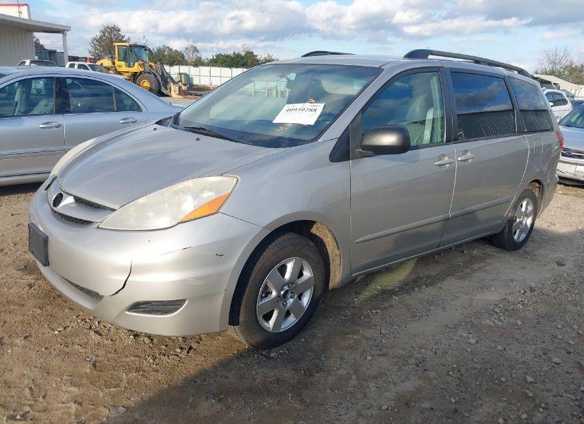 Photo 2 of 2007 Toyota Sienna LE (VIN 5TDZK23C37S044133)