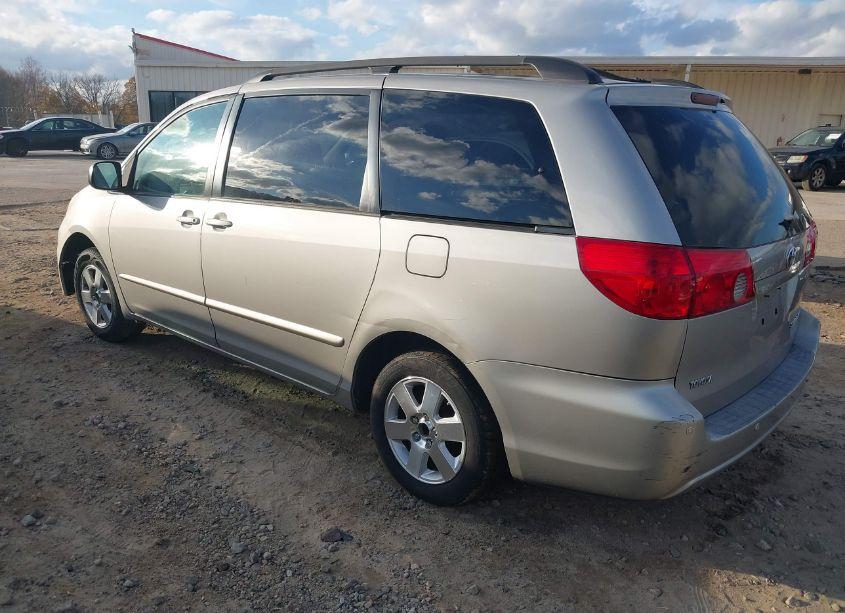 Photo 3 of 2007 Toyota Sienna LE (VIN 5TDZK23C37S044133)