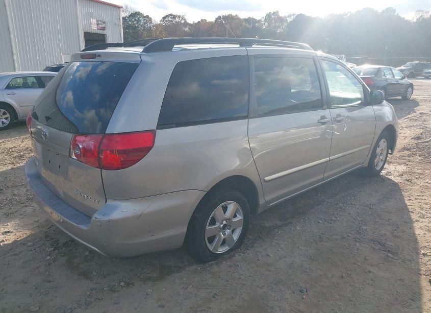 Photo 4 of 2007 Toyota Sienna LE (VIN 5TDZK23C37S044133)