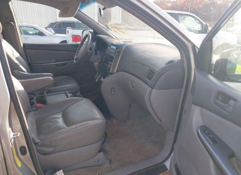 Photo 5 of 2007 Toyota Sienna LE (VIN 5TDZK23C37S044133)
