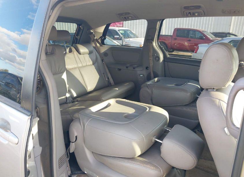 Photo 8 of 2007 Toyota Sienna LE (VIN 5TDZK23C37S044133)