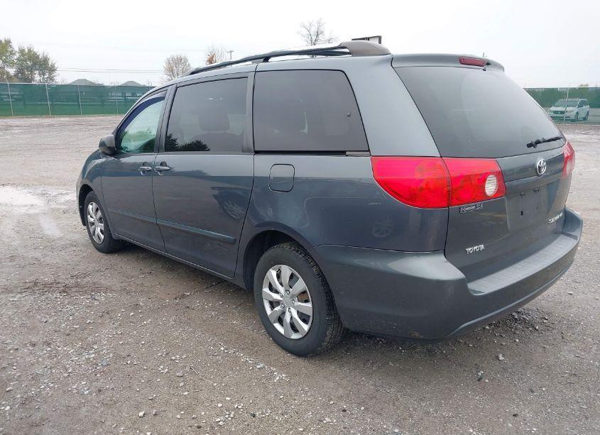 Photo 3 of 2007 Toyota Sienna LE (VIN 5TDZK23C37S052460)