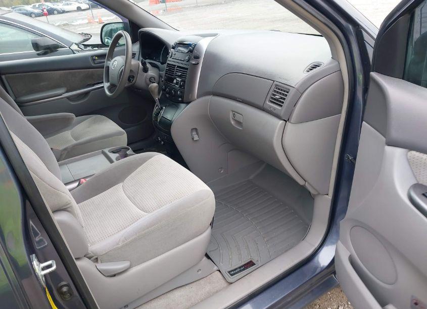 Photo 5 of 2007 Toyota Sienna LE (VIN 5TDZK23C37S052460)