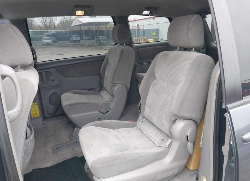 Photo 8 of 2007 Toyota Sienna LE (VIN 5TDZK23C37S052460)