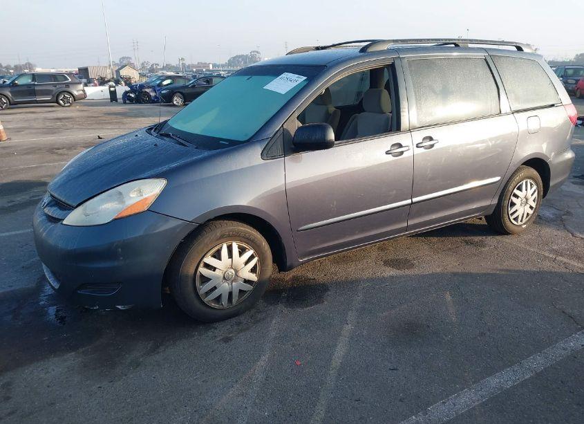 Photo 2 of 2007 Toyota Sienna LE (VIN 5TDZK23C37S056444)