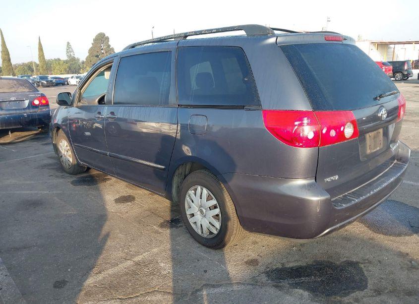 Photo 3 of 2007 Toyota Sienna LE (VIN 5TDZK23C37S056444)