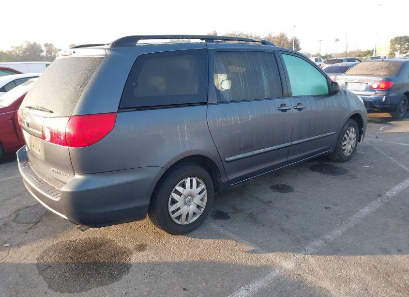 Photo 4 of 2007 Toyota Sienna LE (VIN 5TDZK23C37S056444)