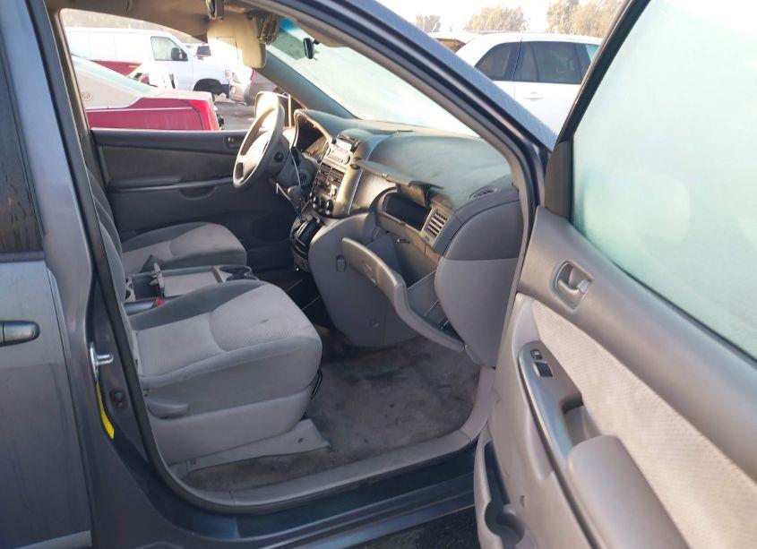 Photo 5 of 2007 Toyota Sienna LE (VIN 5TDZK23C37S056444)