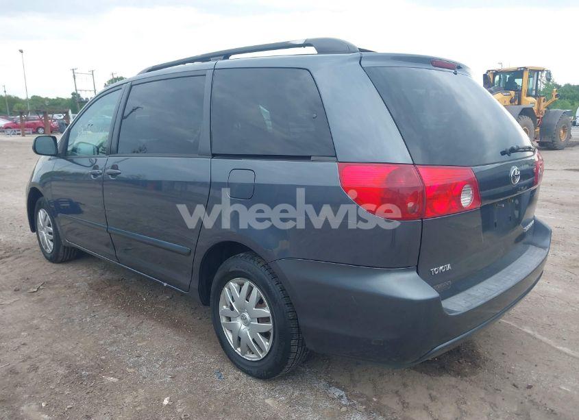 Photo 3 of 2007 Toyota Sienna LE (VIN 5TDZK23C37S058856)