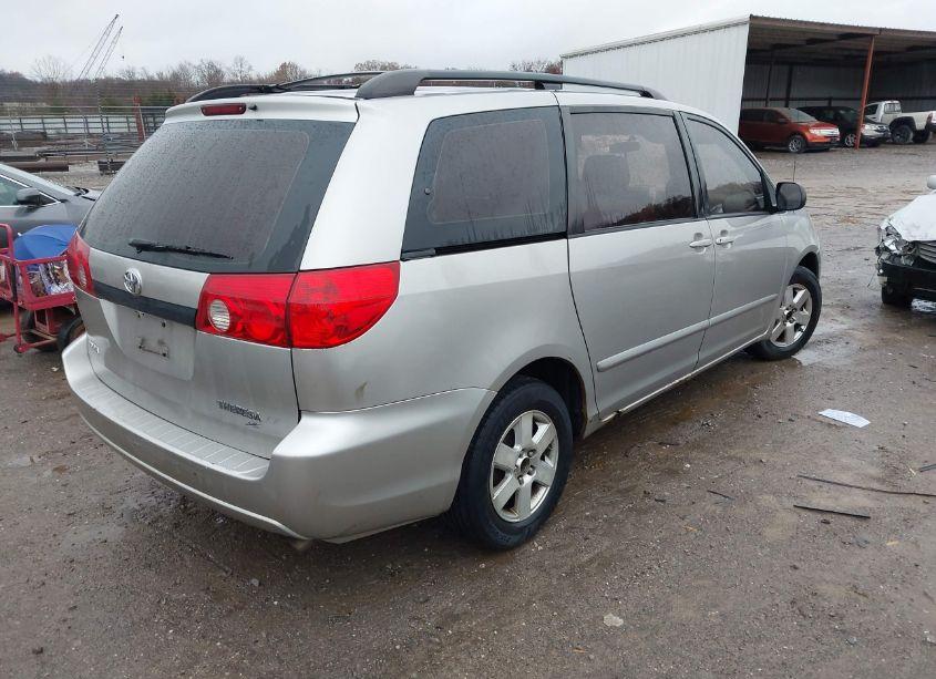 Photo 4 of 2007 Toyota Sienna CE (VIN 5TDZK23C37S067055)