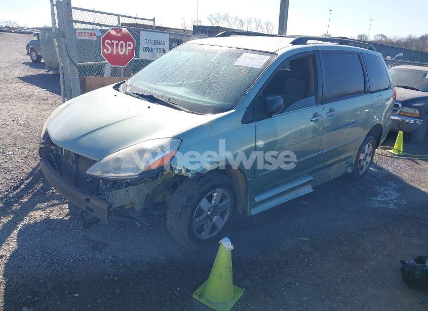 Photo 2 of 2008 Toyota Sienna LE (VIN 5TDZK23C38S111363)