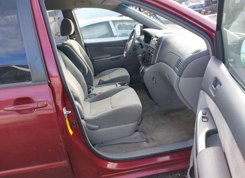 Photo 5 of 2008 Toyota Sienna LE (VIN 5TDZK23C38S134318)