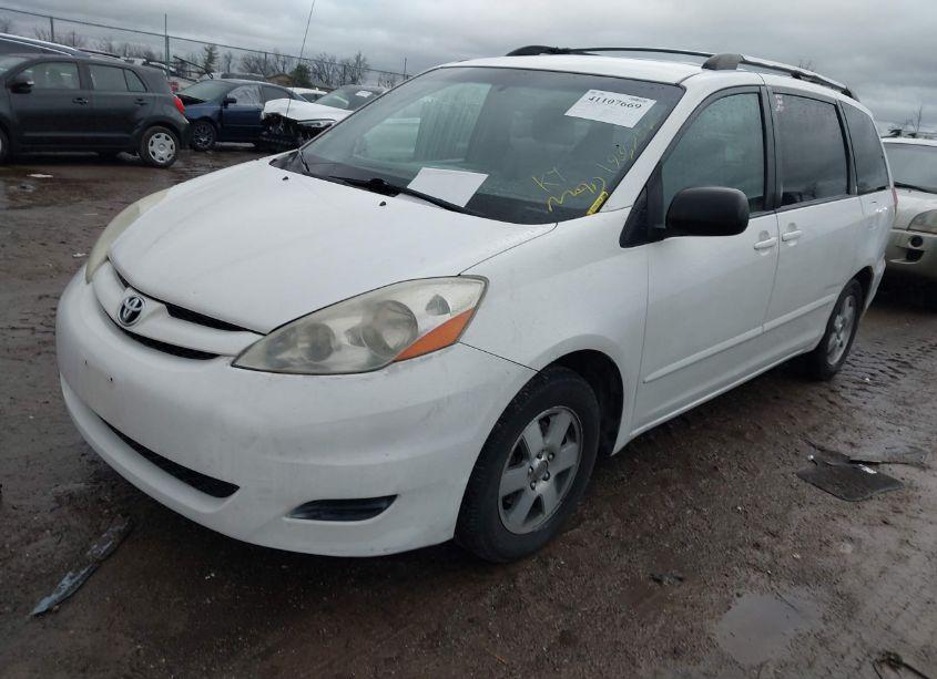 Photo 2 of 2008 Toyota Sienna LE (VIN 5TDZK23C38S169554)