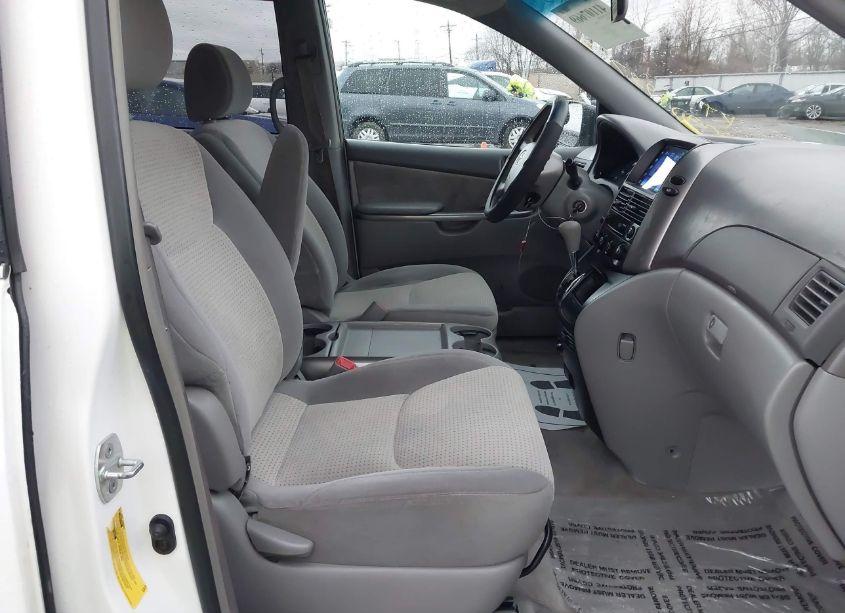 Photo 5 of 2008 Toyota Sienna LE (VIN 5TDZK23C38S169554)