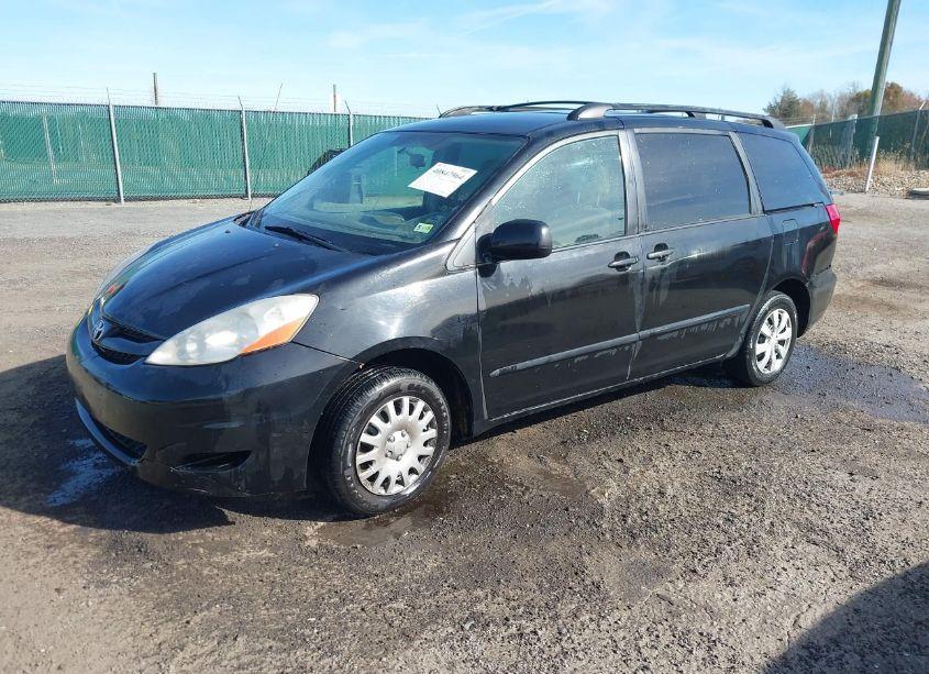 Photo 2 of 2008 Toyota Sienna LE (VIN 5TDZK23C38S207655)
