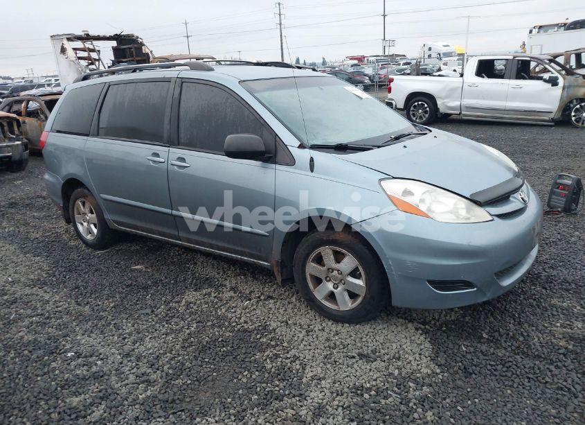 2009 Toyota Sienna LE (VIN 5TDZK23C39S228460) main photo
