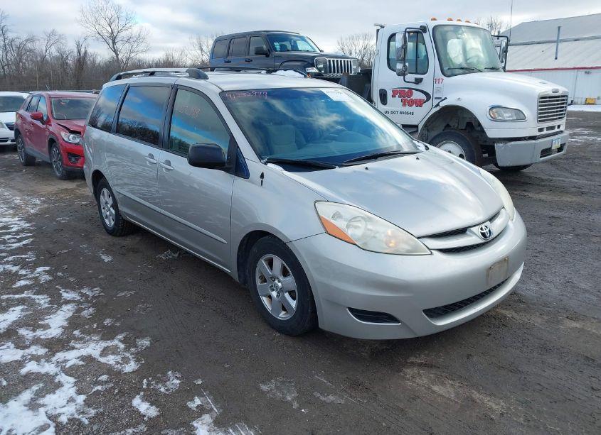 2009 Toyota Sienna LE (VIN 5TDZK23C39S235554) main photo