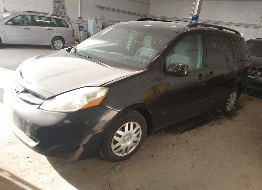 Photo 2 of 2009 Toyota Sienna LE (VIN 5TDZK23C39S262608)