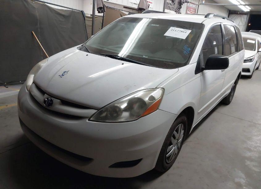 Photo 2 of 2007 Toyota Sienna CE (VIN 5TDZK23C47S011044)