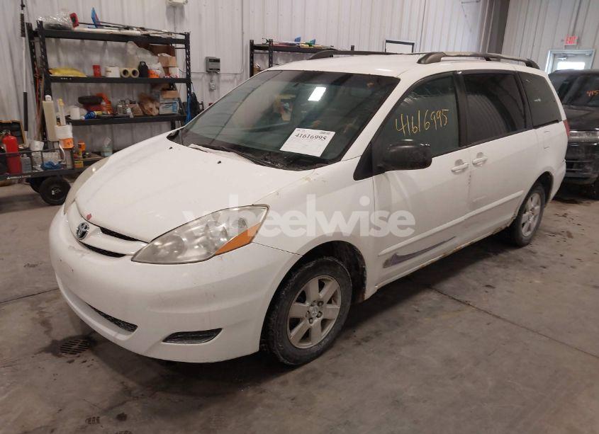 Photo 2 of 2007 Toyota Sienna LE (VIN 5TDZK23C47S036557)